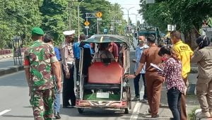 Tim Gabungan Protkes TNI Polri Dan Satpol PP Takalar Berikan Edukasi Di Jalan Raya