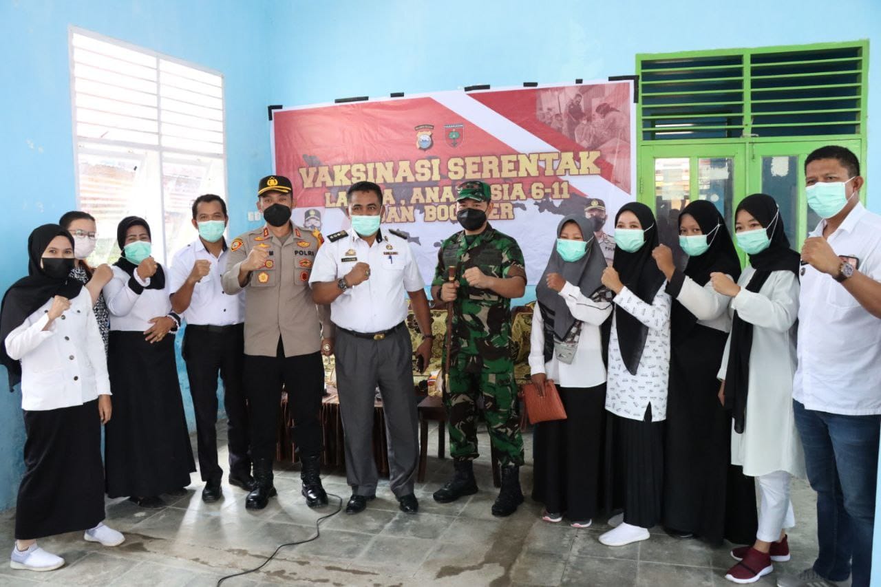 Wujud Sinergitas TNI- POLRI, Kapolres Takalar dan Dandim 1426/Takalar Tinjau Vaksinasi di Kantor  Desa Patani