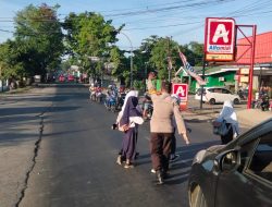 Sinergitas TNI – Polri di Takalar, Dalam Kegiatan Sambang Desa Binaannya