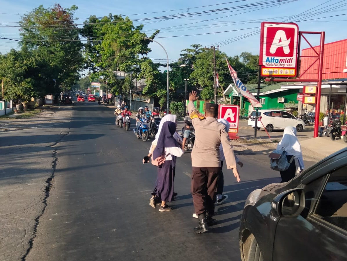 Sinergitas TNI – Polri di Takalar, Dalam Kegiatan Sambang Desa Binaannya